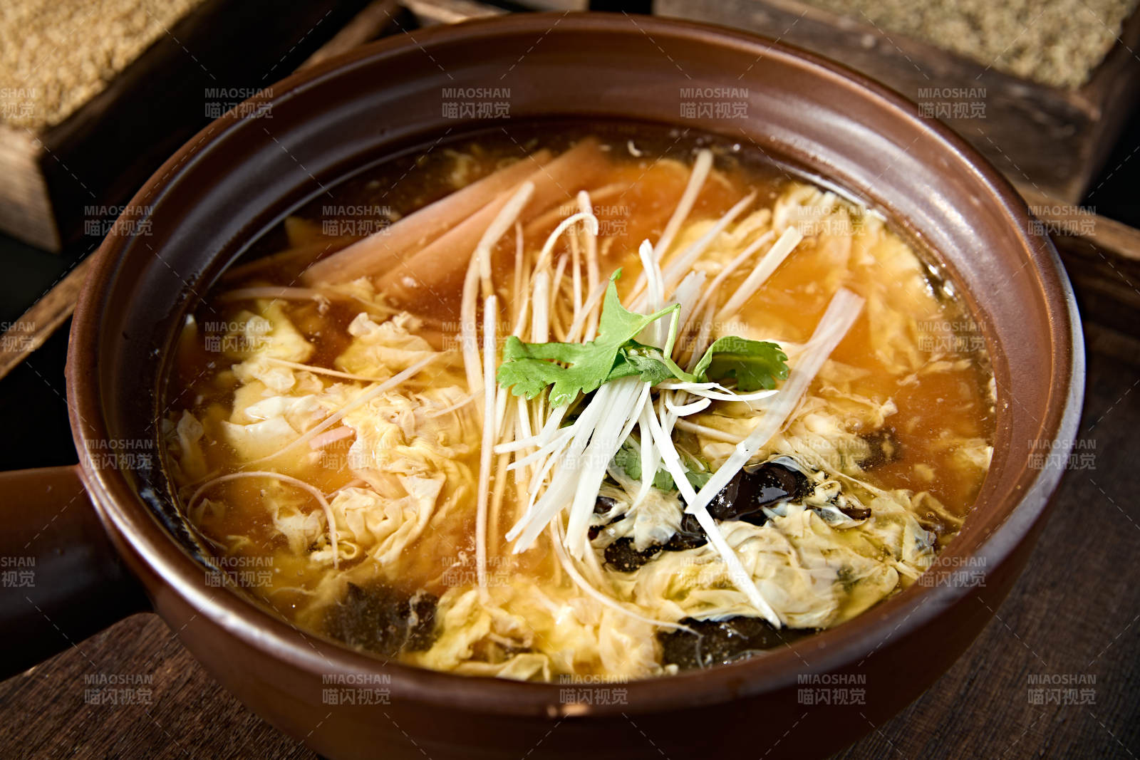 砂锅鸡蛋火腿酸辣汤图片