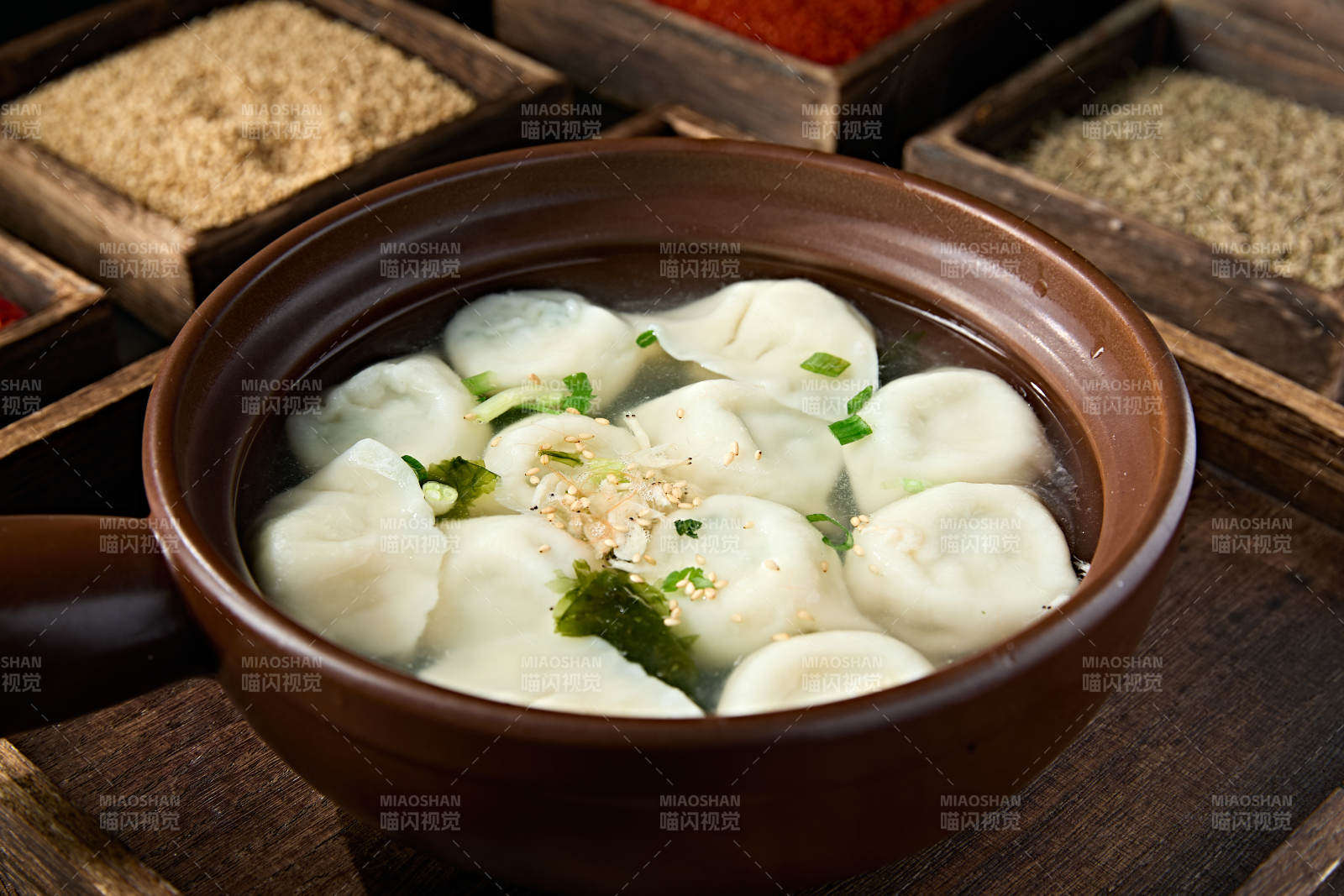 砂锅清汤煮现包汤饺图片