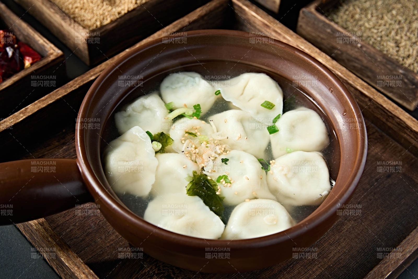 砂锅清汤煮现包汤饺图片