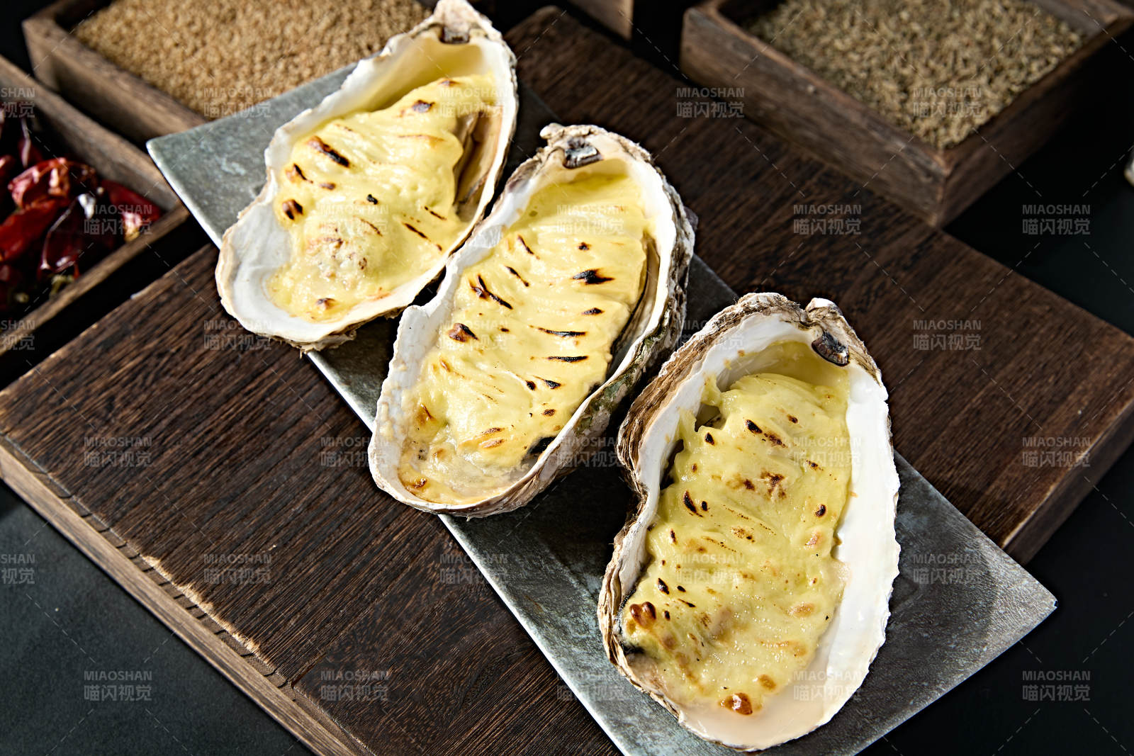 炭烤芝士焗生蚝图片