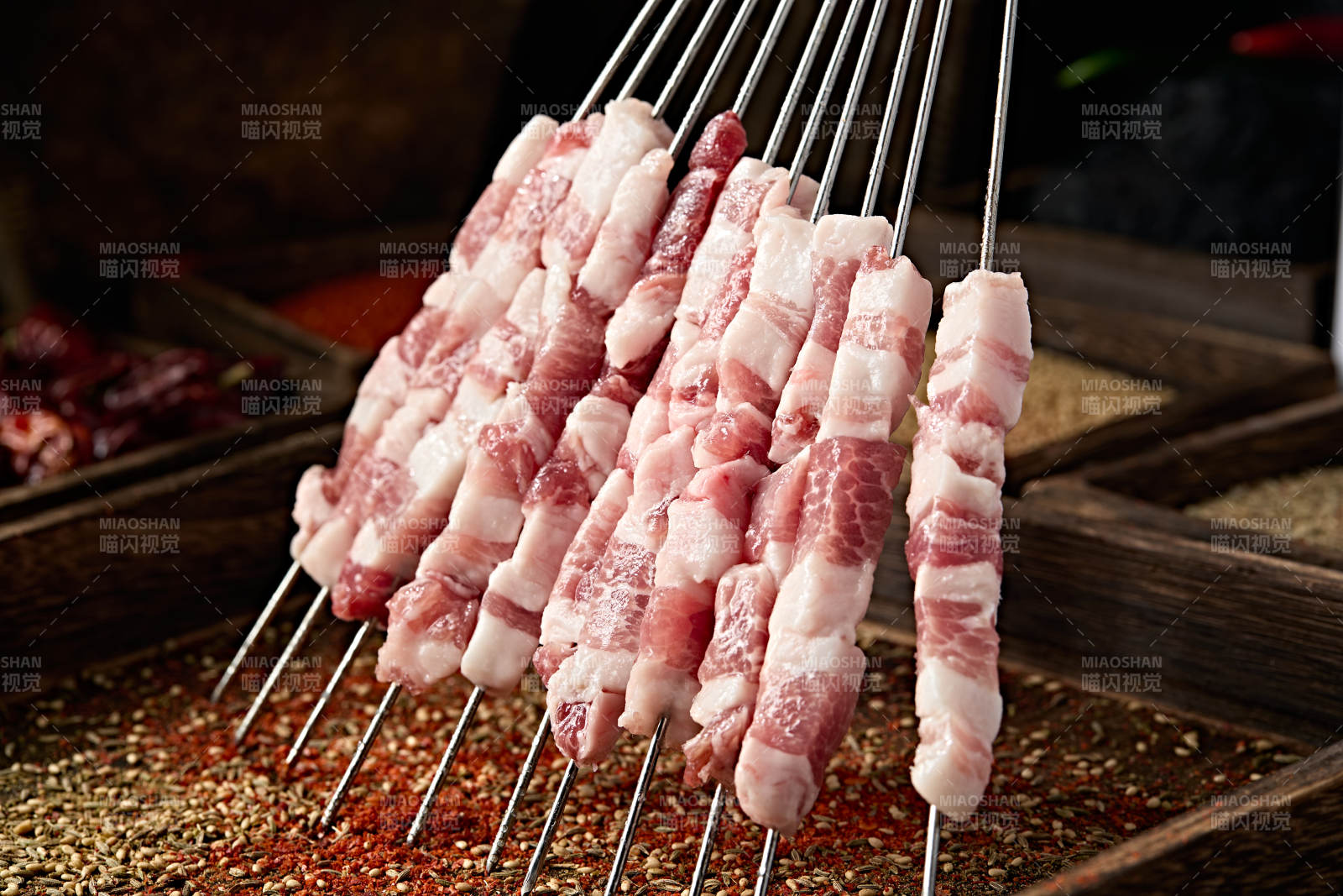 美味烧烤生鲜猪五花肉串图片