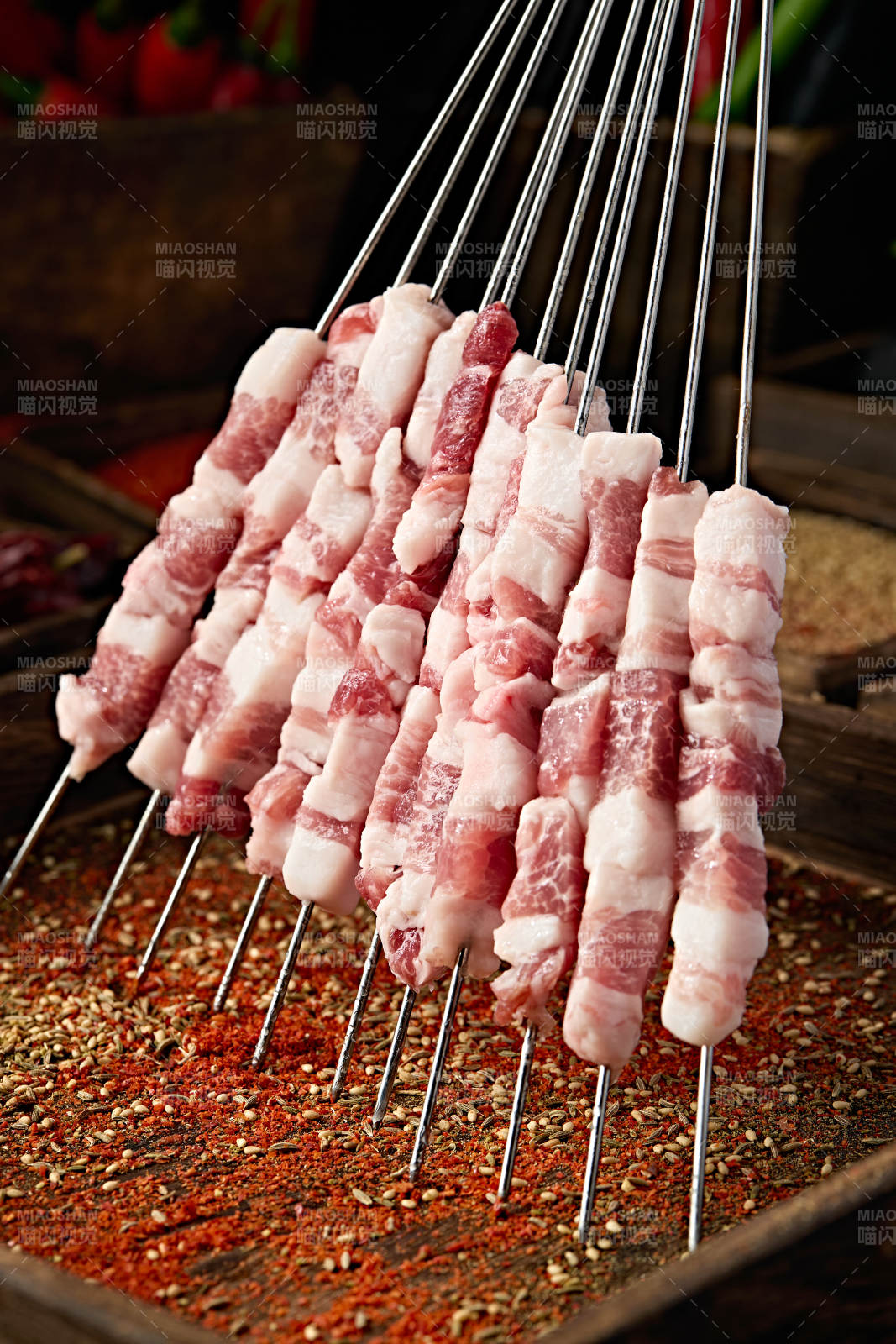 美味烧烤生鲜猪五花肉串图片