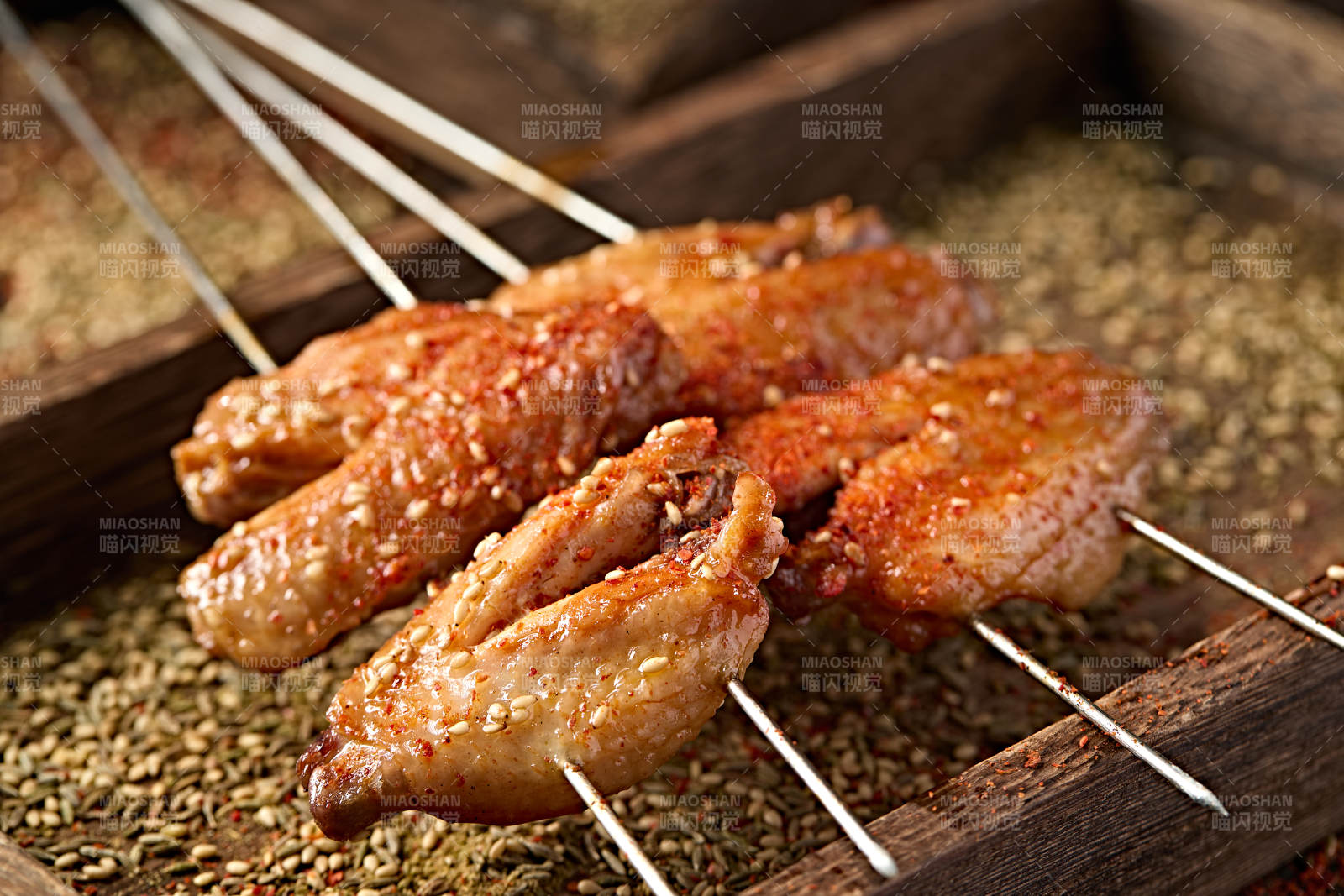 特色烧烤炭烤鸡翅中图片