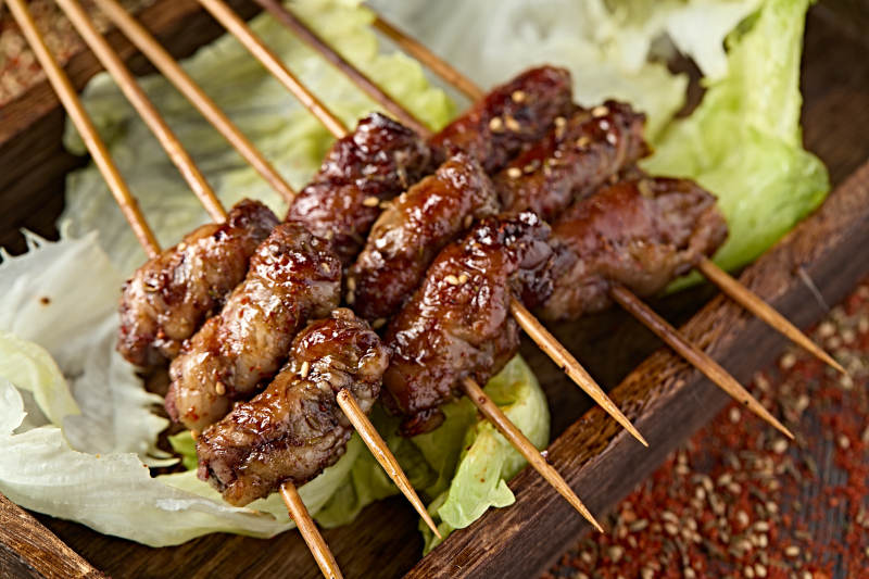 美味烧烤炭烤裹油羊肝图片