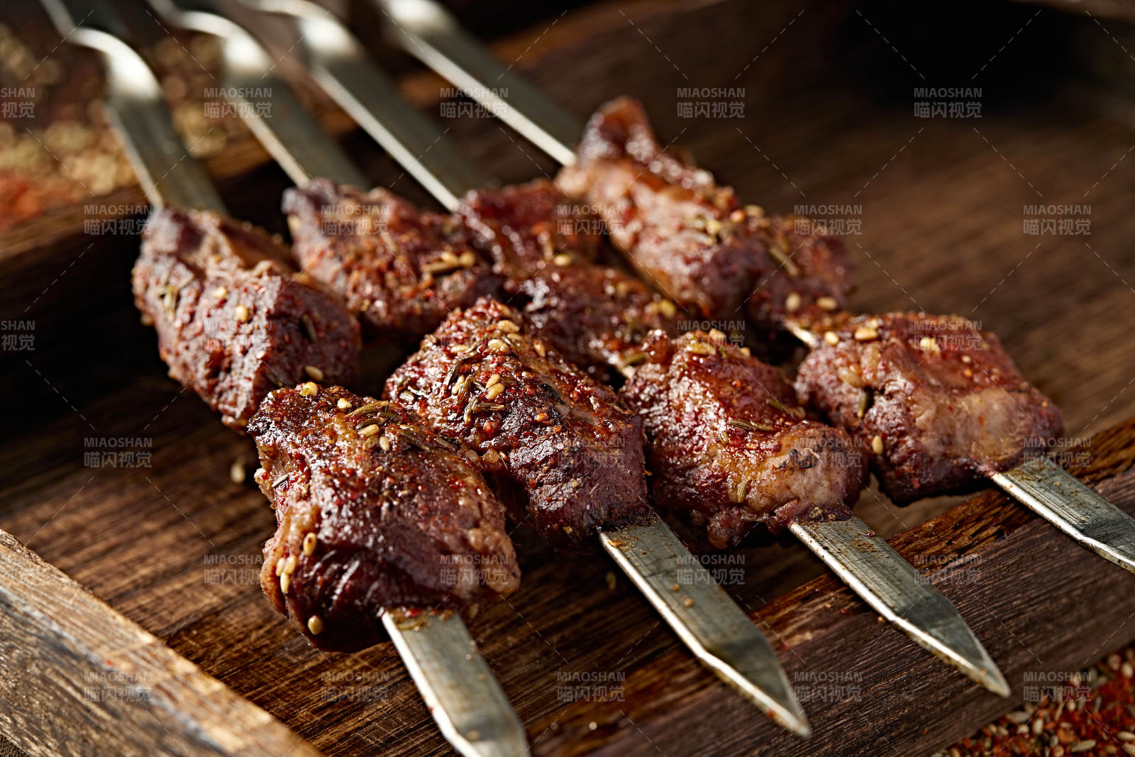 锦州烧烤炭烤大串油边肉图片