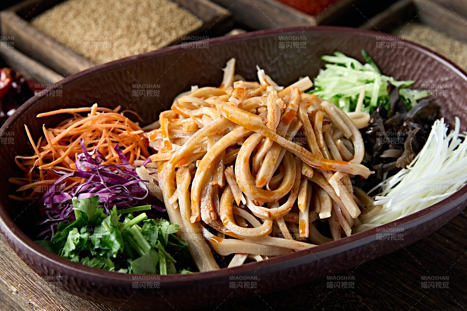 五彩菜丝凉拌荞面粉坨图片