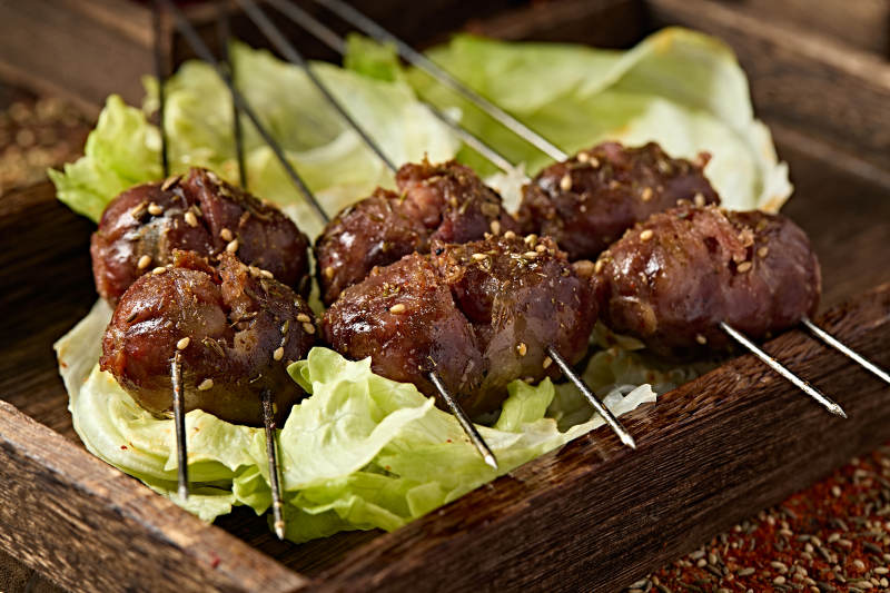 特色美味烧烤炭烤自制QQ肠图片