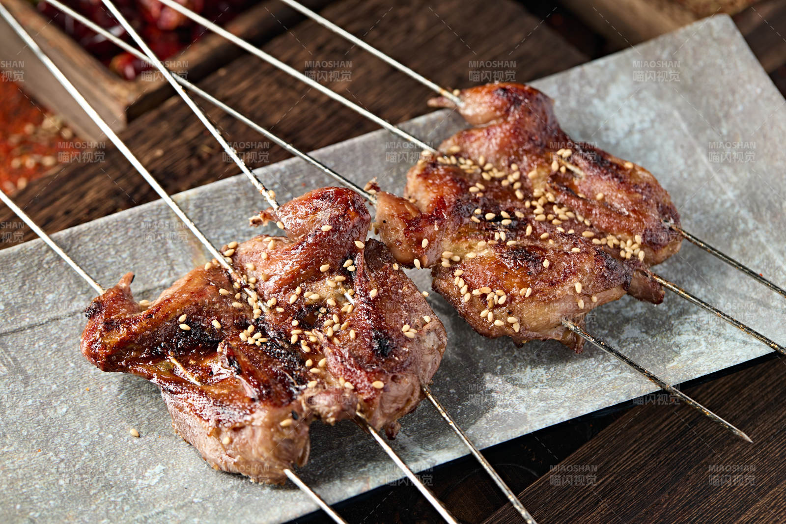 锦州烧烤炭烤养殖鹌鹑图片