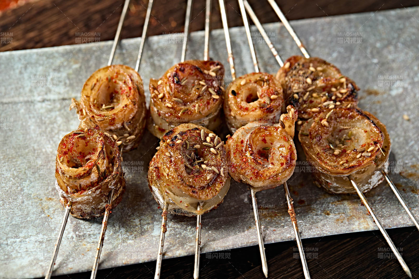 风味烧烤炭烤带鱼肉卷图片