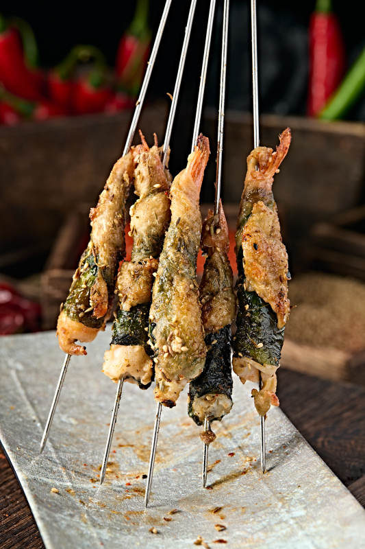 风味炭烤紫苏叶裹大虾图片