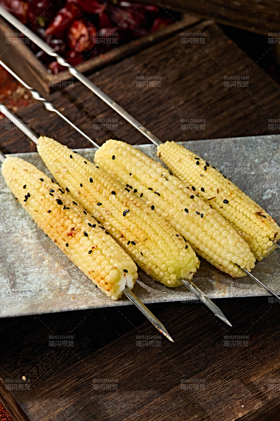 风味炭烤嫩玉米串图片
