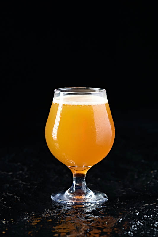 自制醇香冰镇精酿啤酒图片