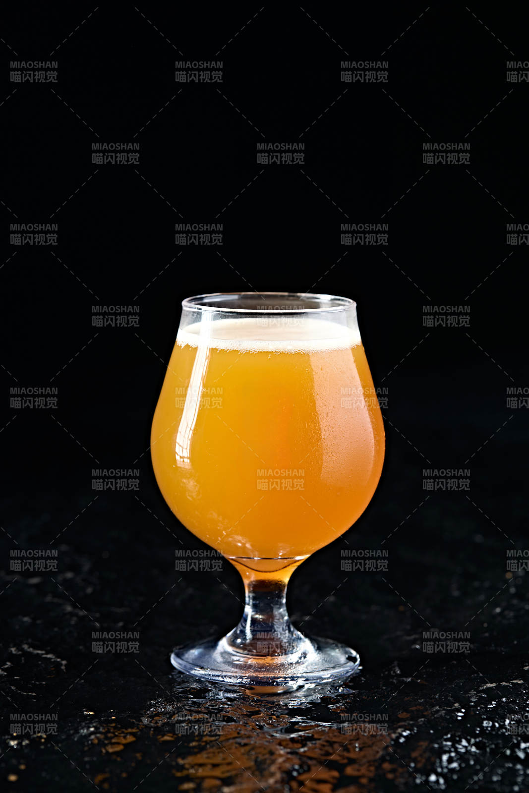 自制醇香冰镇精酿啤酒图片