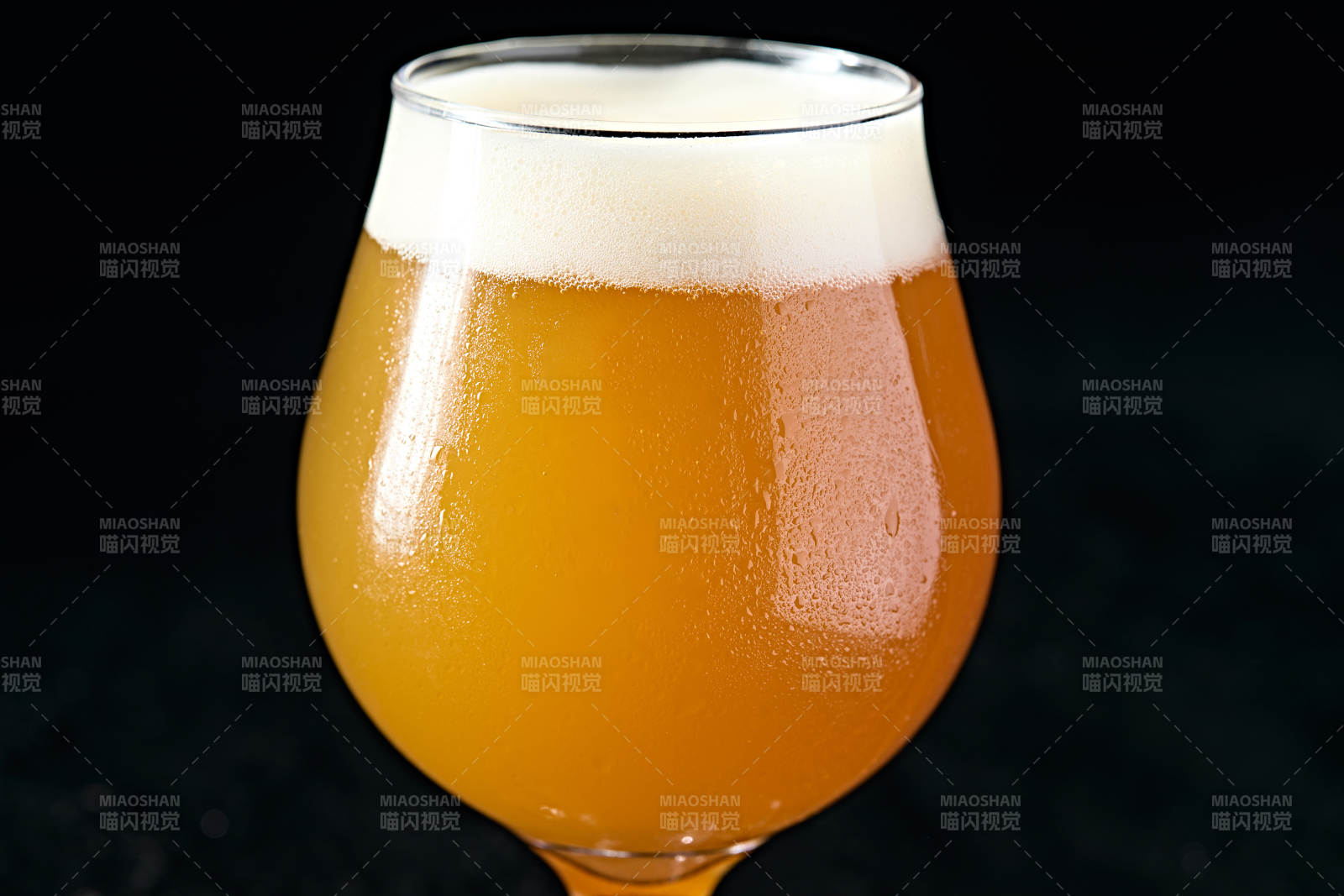 自制醇香冰镇精酿啤酒图片