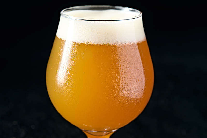 自制醇香冰镇精酿啤酒图片