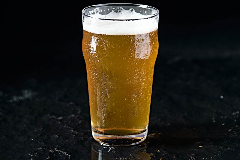 自制醇香冰镇精酿啤酒图片