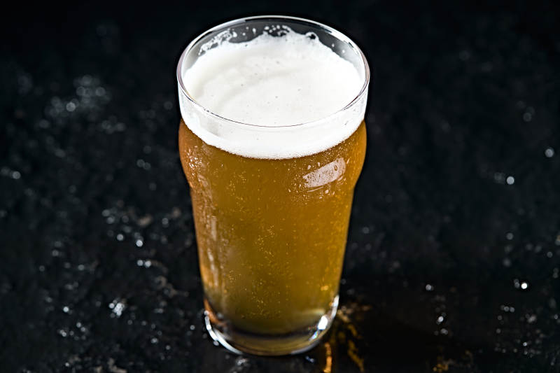 自制醇香冰镇精酿啤酒图片