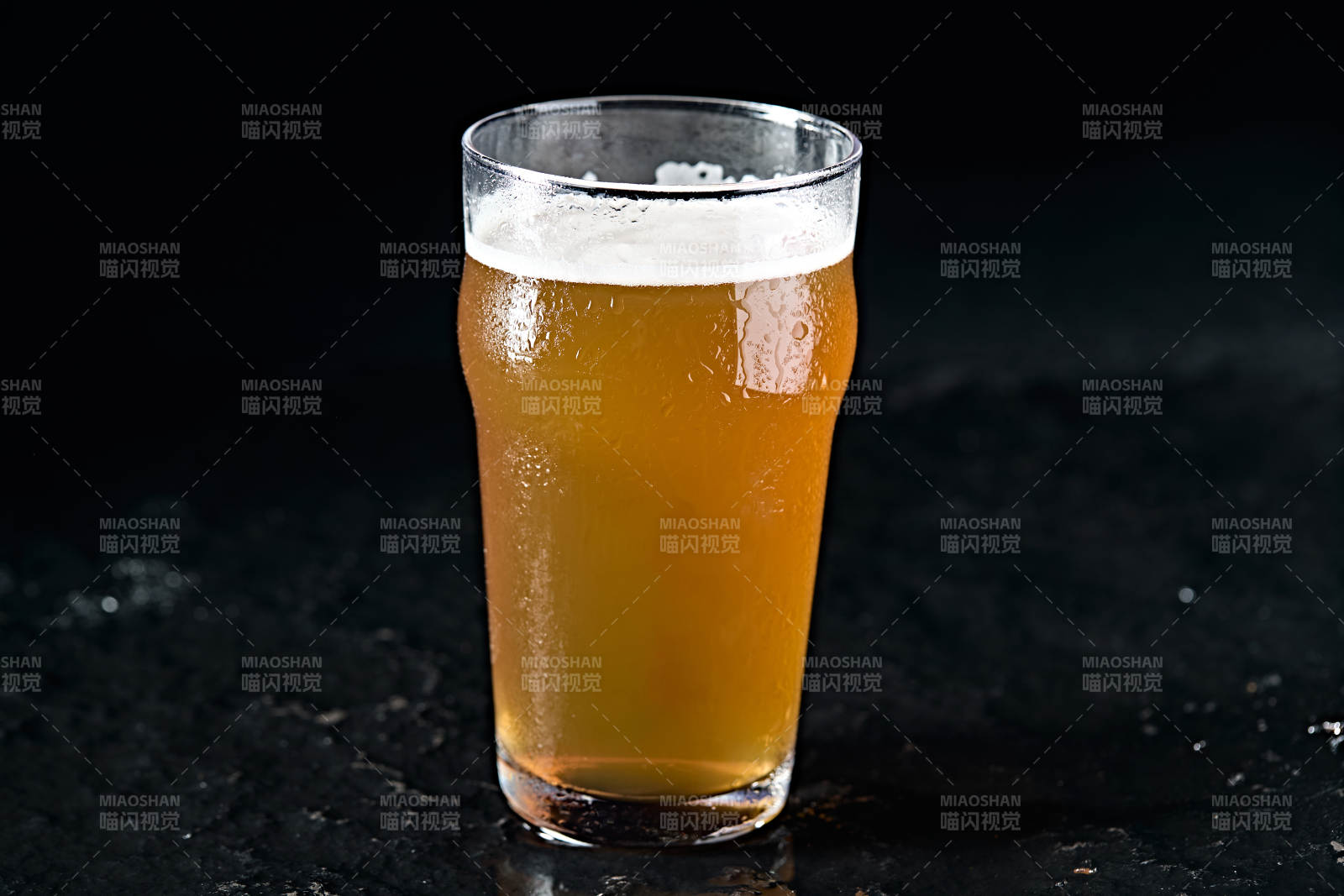 自制醇香冰镇精酿啤酒图片