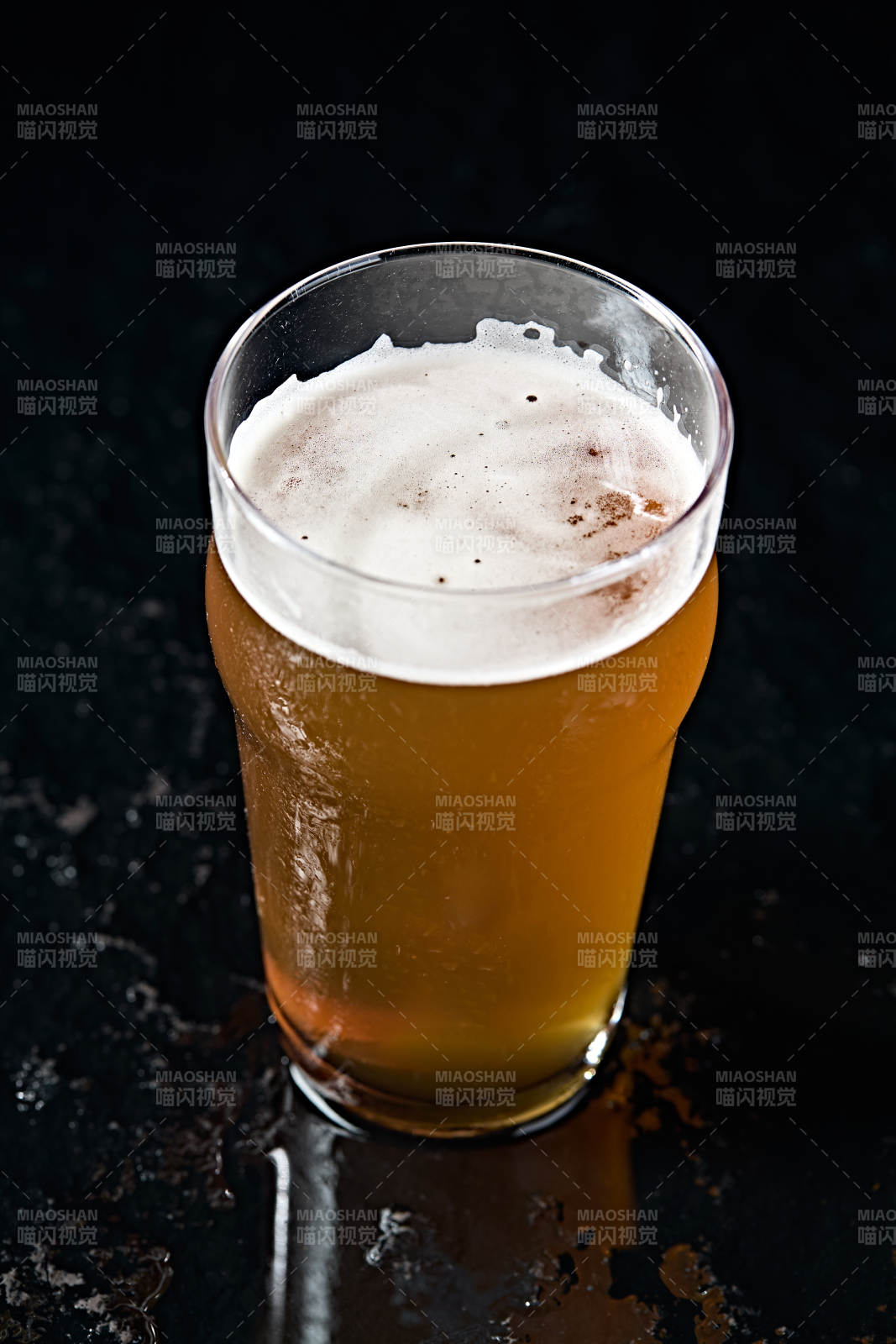 自制醇香冰镇精酿啤酒图片