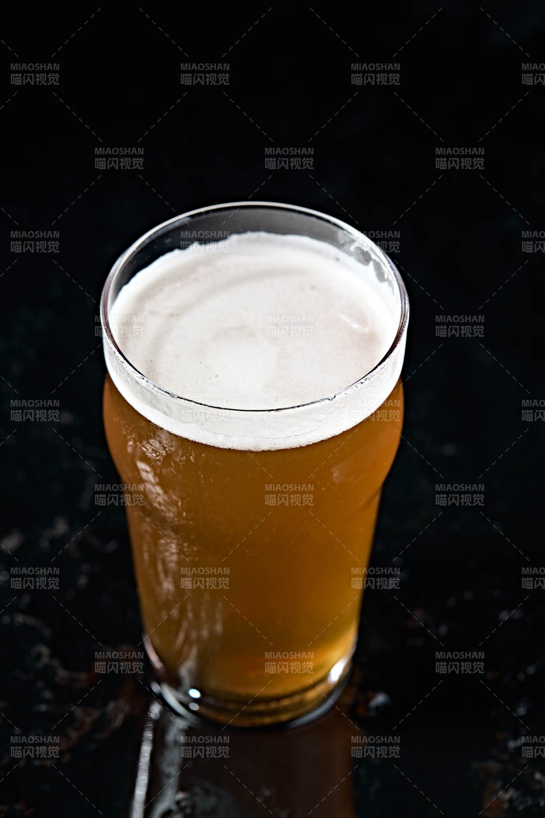 自制醇香冰镇精酿啤酒图片