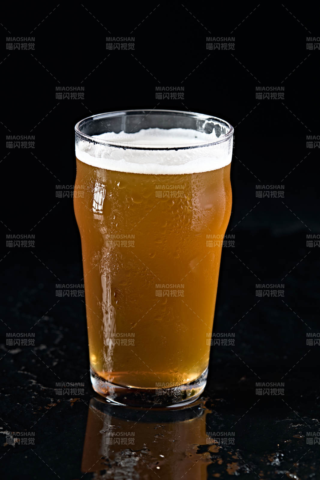 自制醇香冰镇精酿啤酒图片