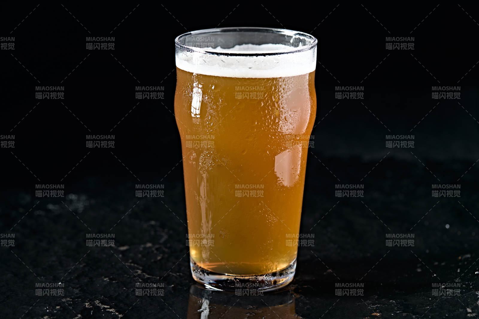 自制醇香冰镇精酿啤酒图片