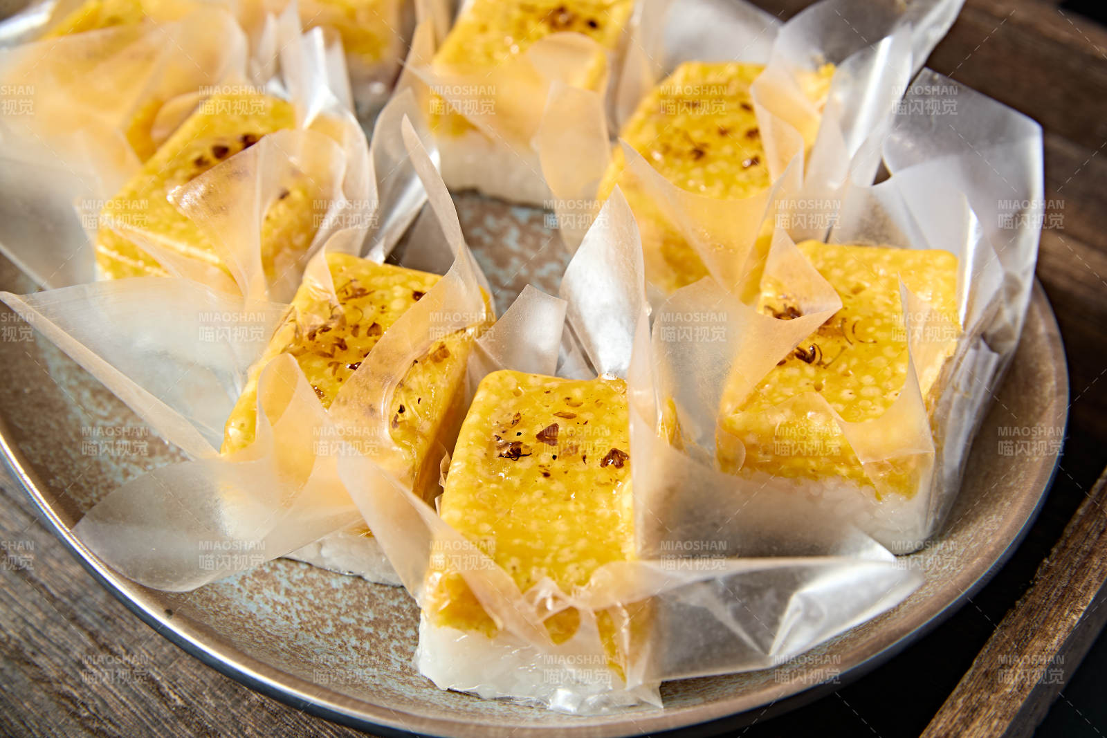 桂花酱双色小米糯米凉糕图片