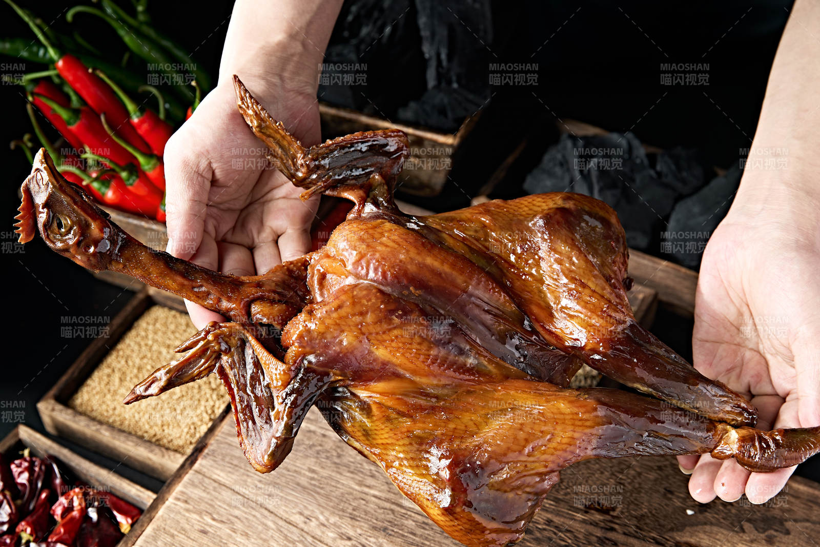 风味地方传统美食油浸风干鸡图片