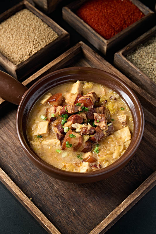 砂锅红烧肉酸菜炖豆腐图片