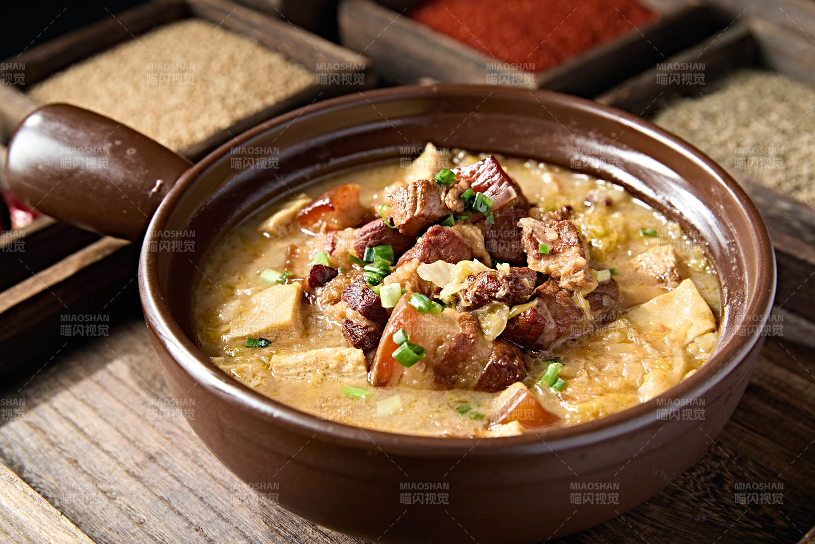 砂锅红烧肉酸菜炖豆腐图片