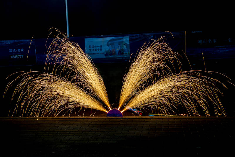 钢丝棉烟花绽放图片