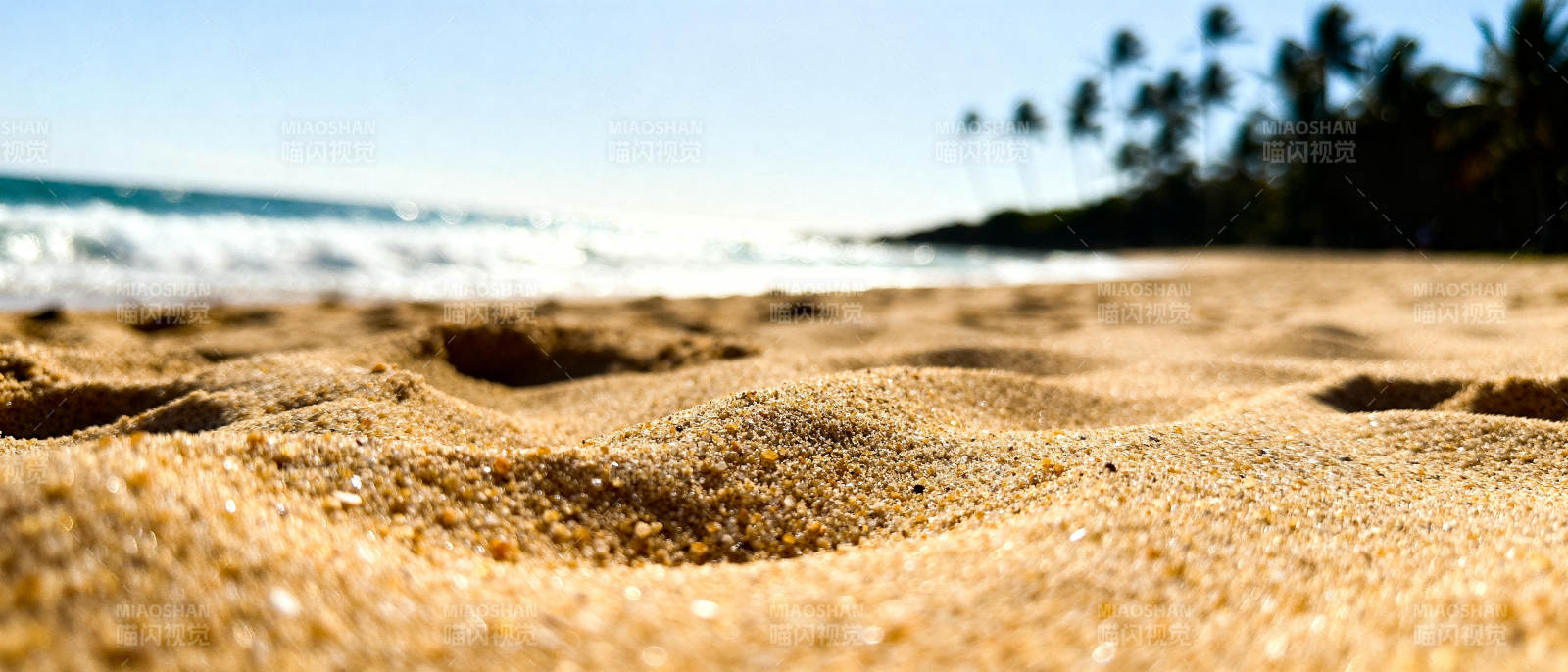 沙滩上的足迹图片