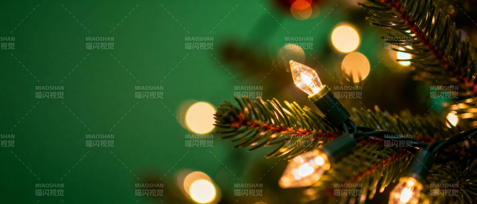 圣诞树灯饰特写图片