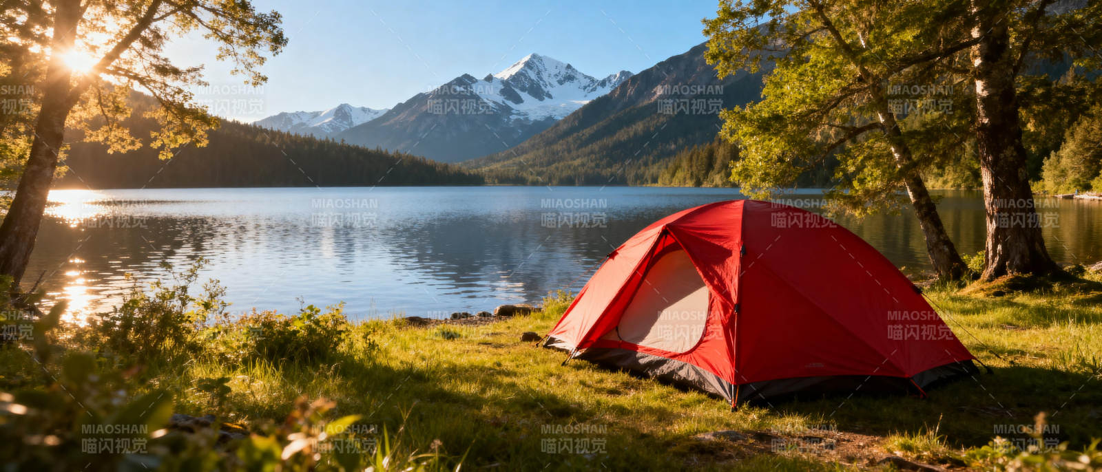 湖畔露营 山景如画图片