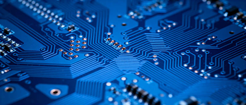蓝色电路板特写图片