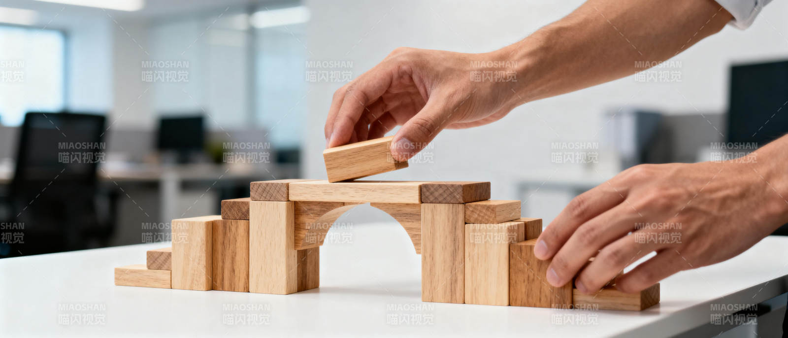 搭建木块桥梁图片