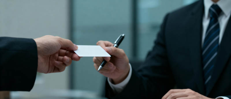 递名片的瞬间图片