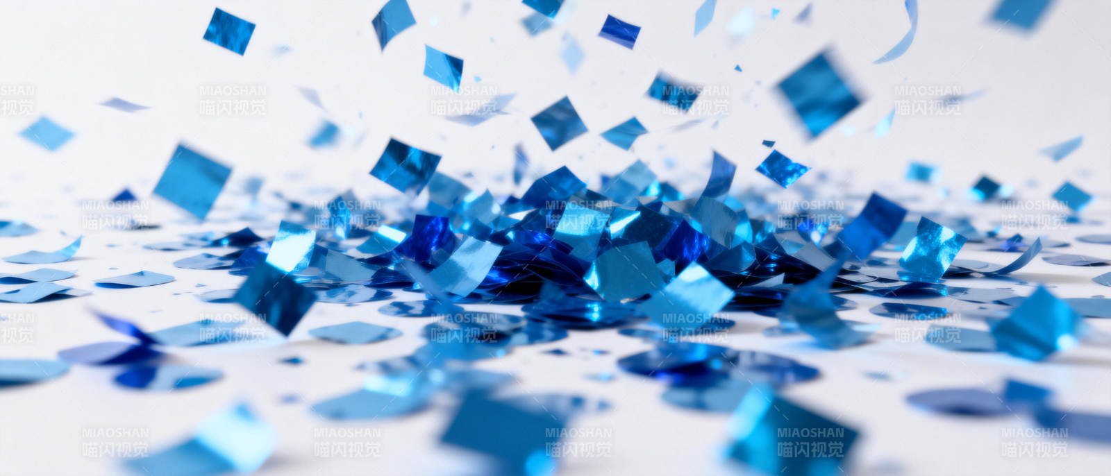 蓝色碎纸飘落图片