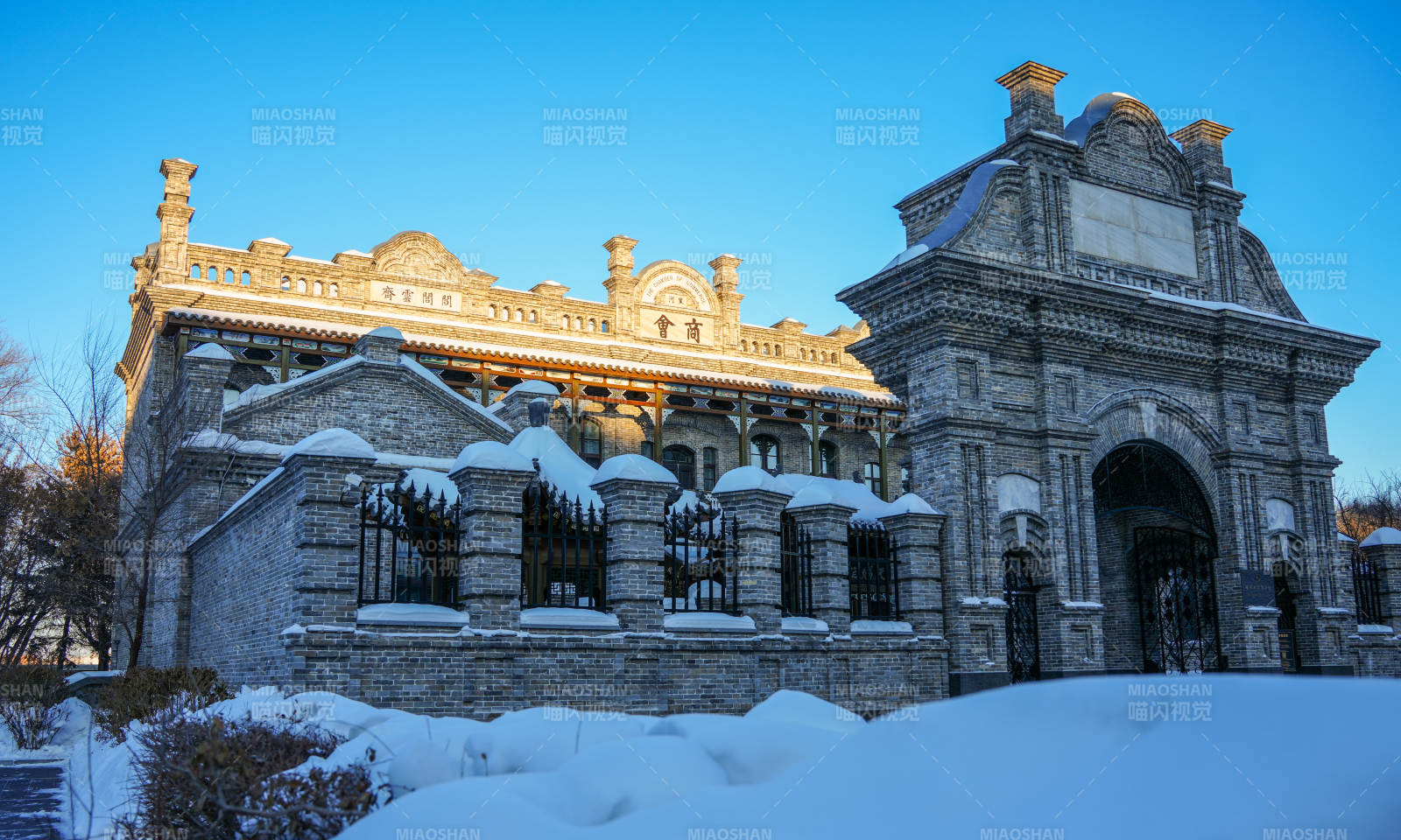 雪中的黑河商会图片