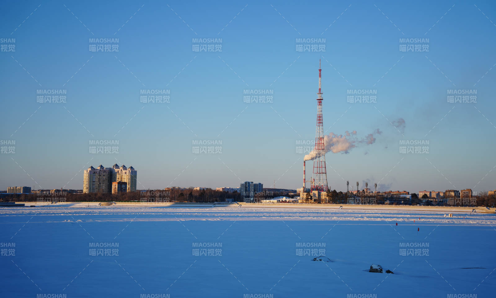 俄罗斯冬日工业雪景图片