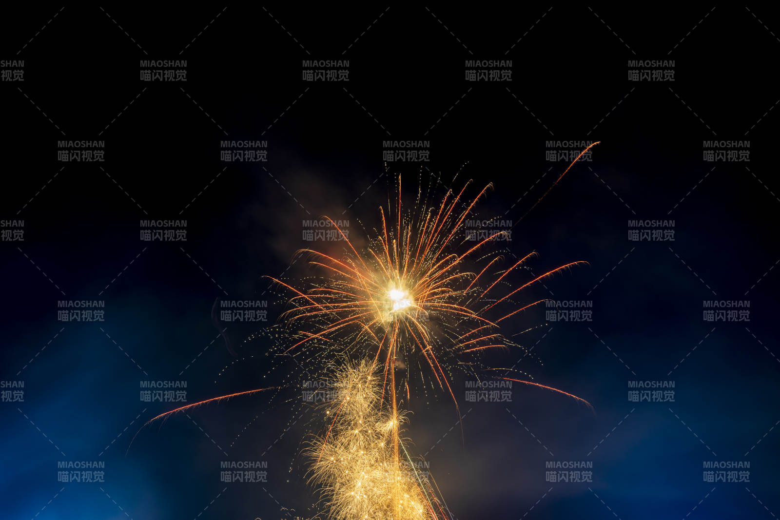 夜空绽放的烟花图片