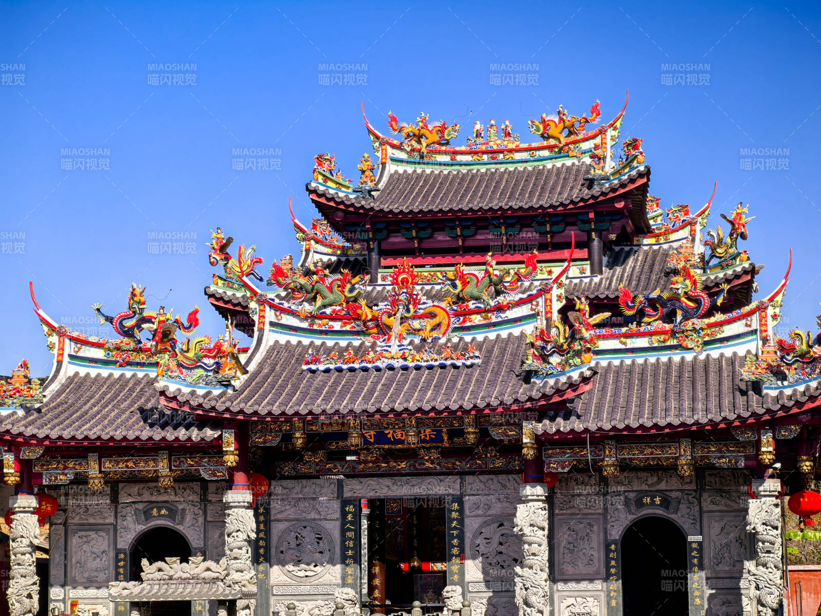 福建华丽庙宇 彩绘飞檐图片