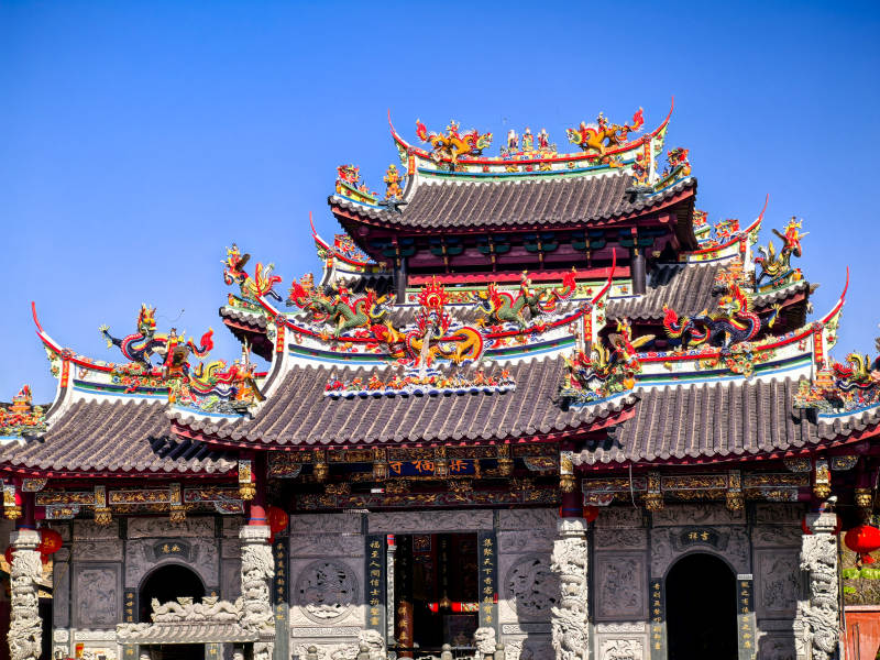 福建华丽庙宇 彩绘飞檐图片