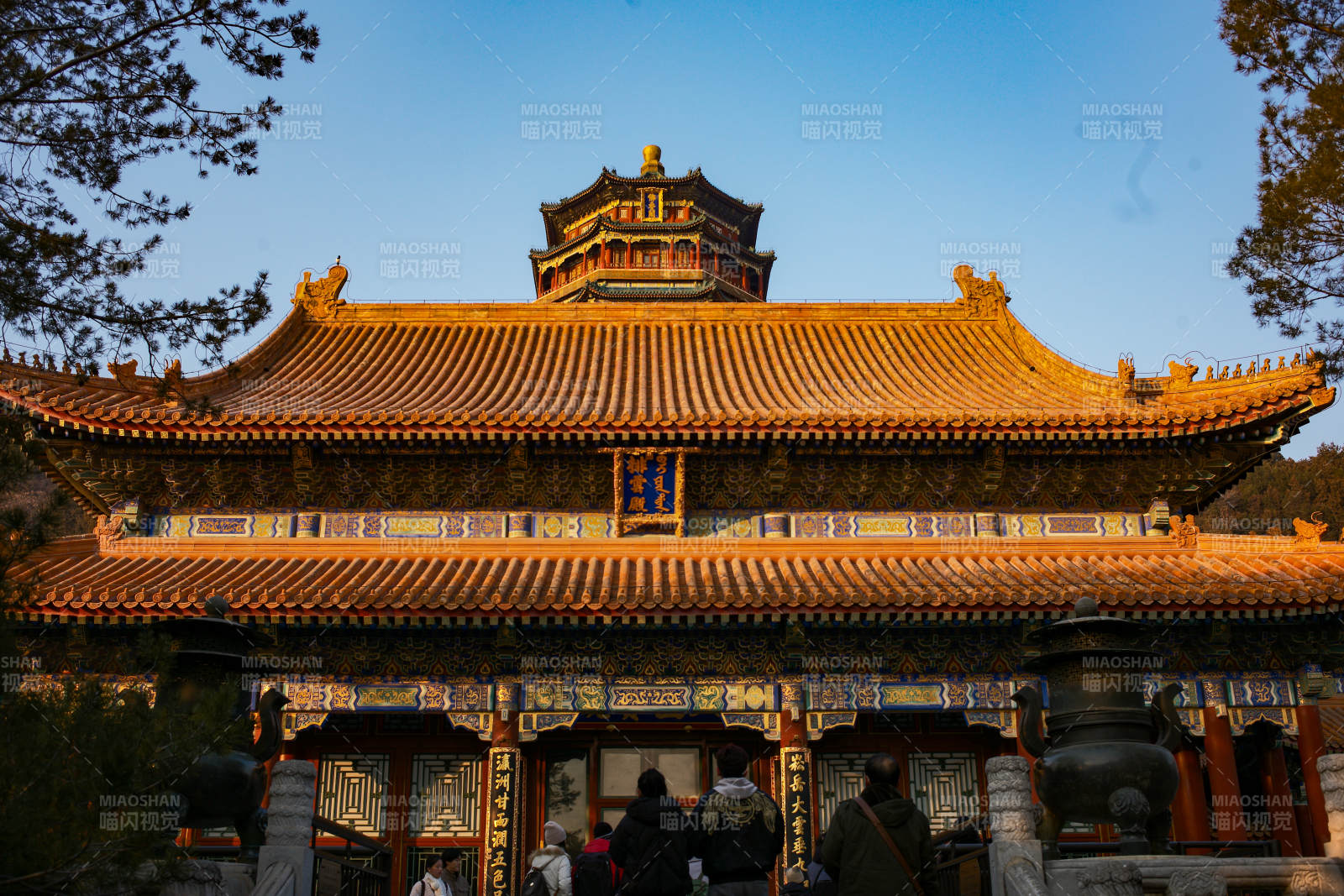 颐和园金顶殿宇图片