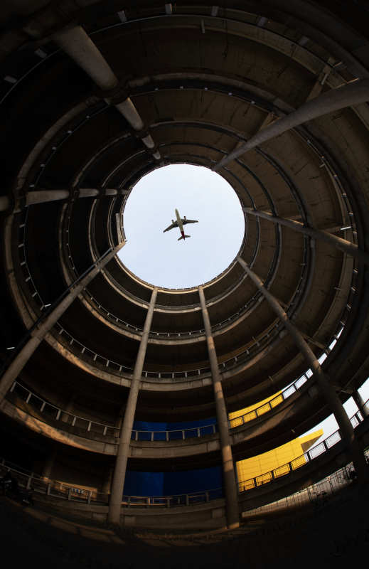 穹顶下的飞行图片