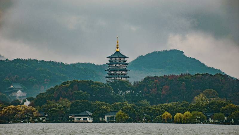 西湖雷峰塔秋景图片
