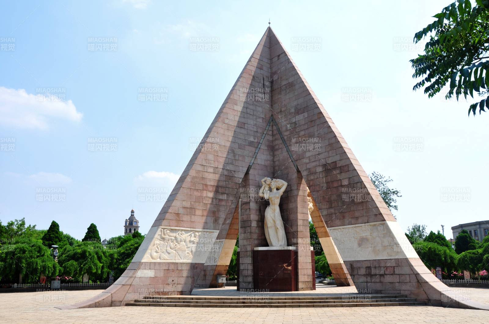 天津市和平区抗震纪念碑雕塑与浮雕图片