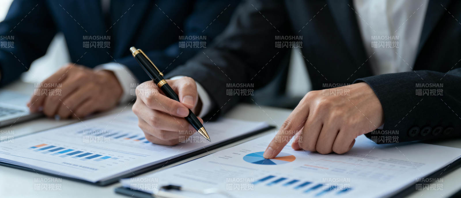 商务会议讨论图表图片