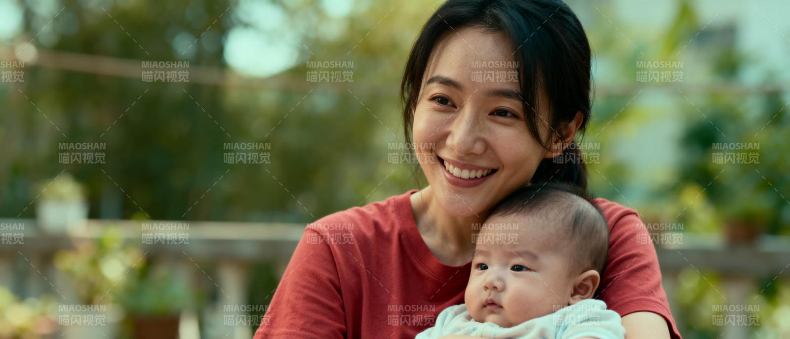 母爱温馨瞬间图片