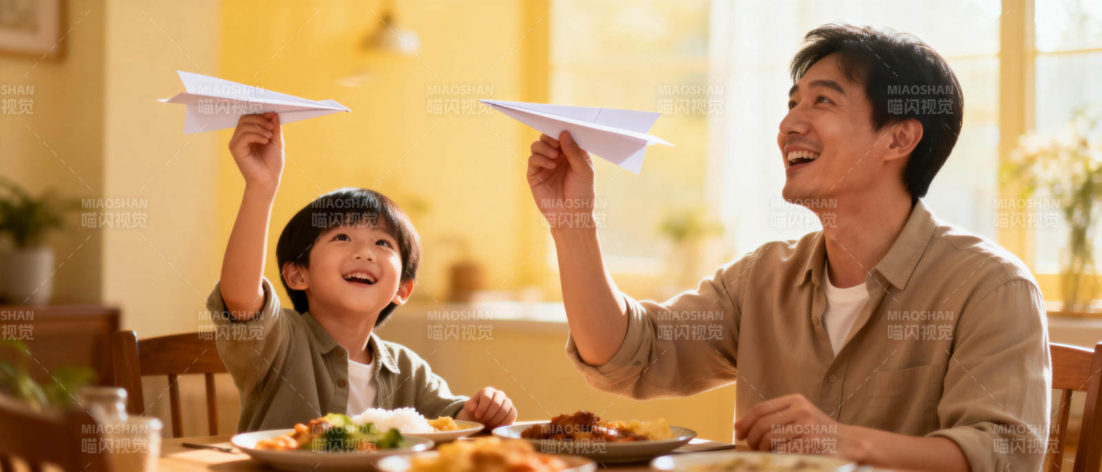 父子共乐纸飞机图片